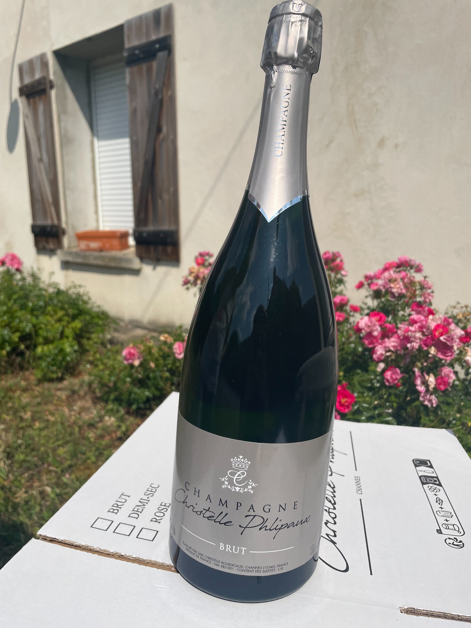Bouteille de Brut Tradition préparée pour l’expédition